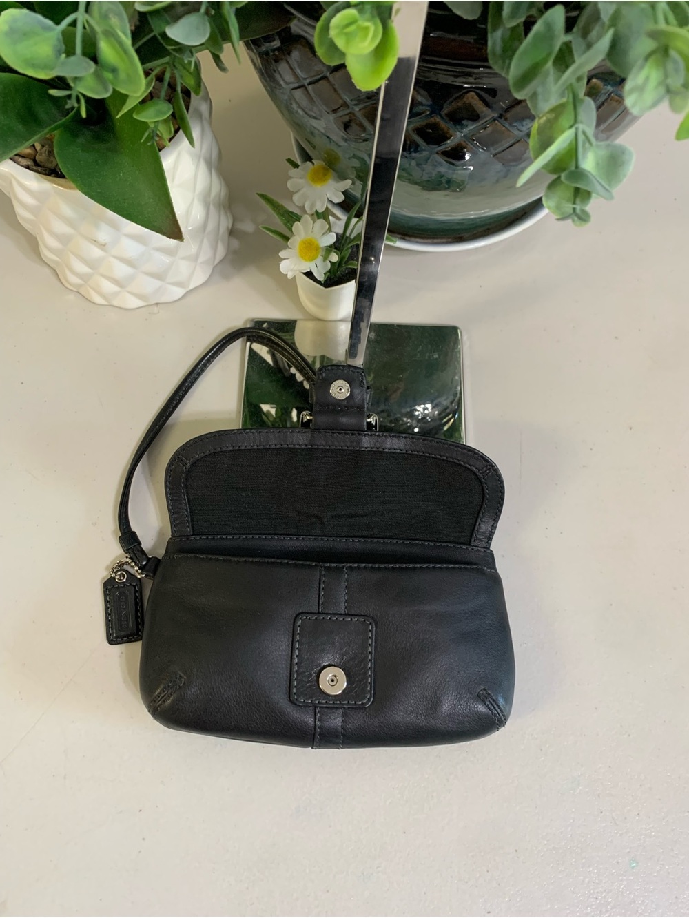 💕💕Coach Black Leather Wristlet Clutch with Buckle Accent - Picture 11 of 11